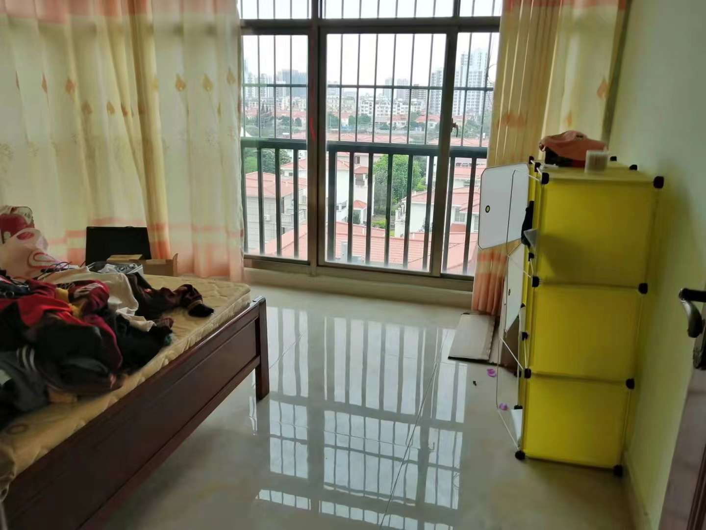 急卖，云南路市场精品小区银湾花园步梯复式两层138平米