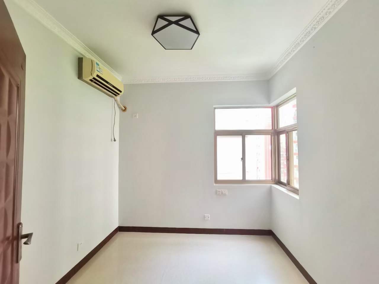 低首付～国际新城，面积：86.29，捡漏售：42.8W