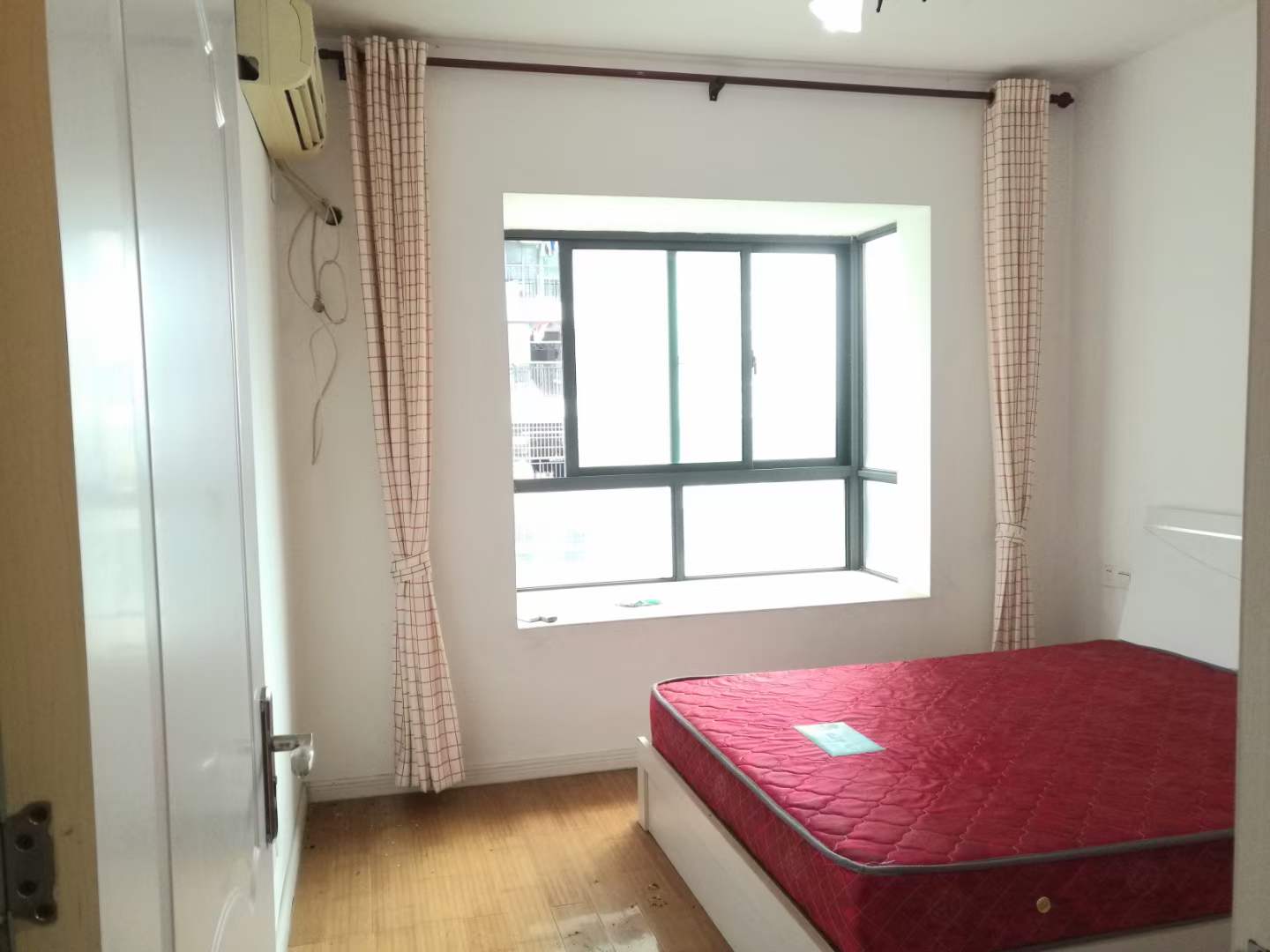 鑫丰丽景 ，2房2厅  85㎡ 7楼电梯  精装 ，​40万