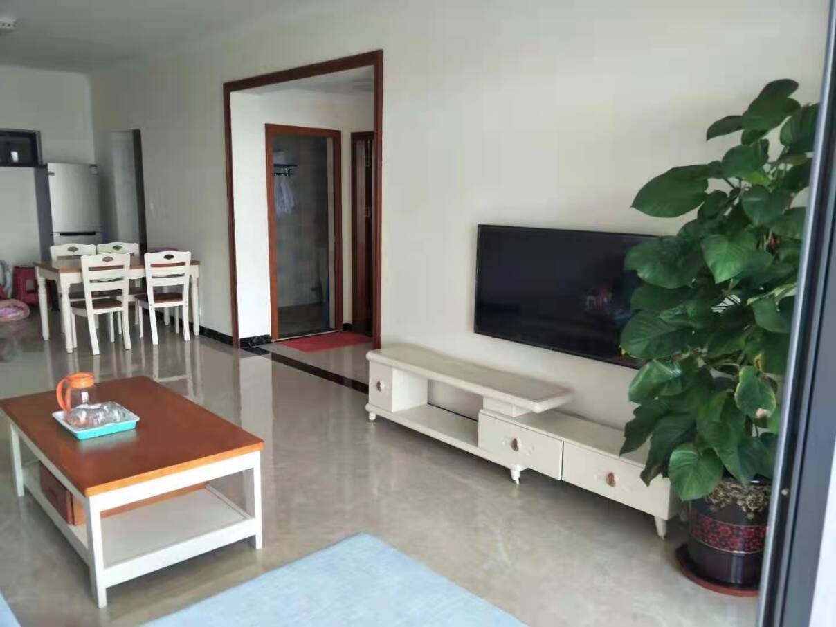 候鸟湾二房出租，月租1500  电话 18077983870