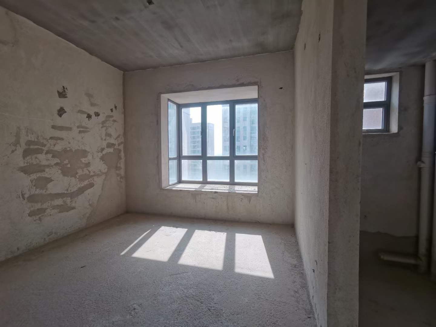 广东路世纪城121.6平米​南北通透3房2卫2阳台，​64万