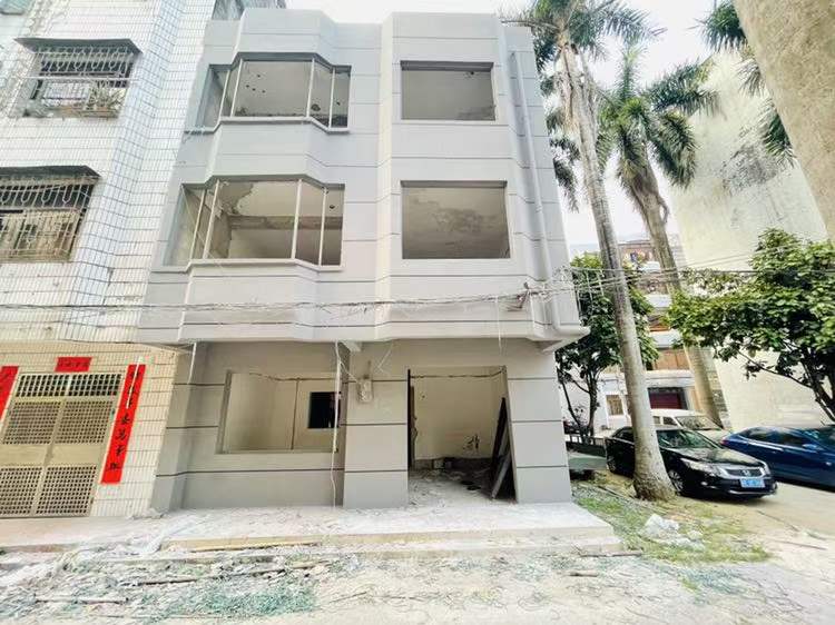 六小对面三面光私人楼，前后停车，仅售15x万