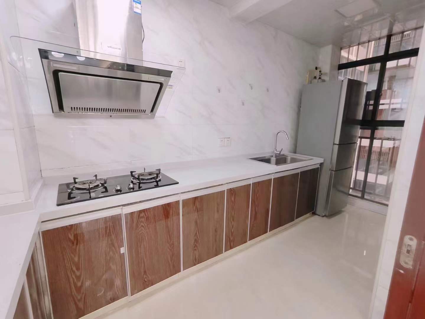 『镒建世纪城』电梯15楼，三房两厅，朝南，使用面积110平 ，吉售价59.5万