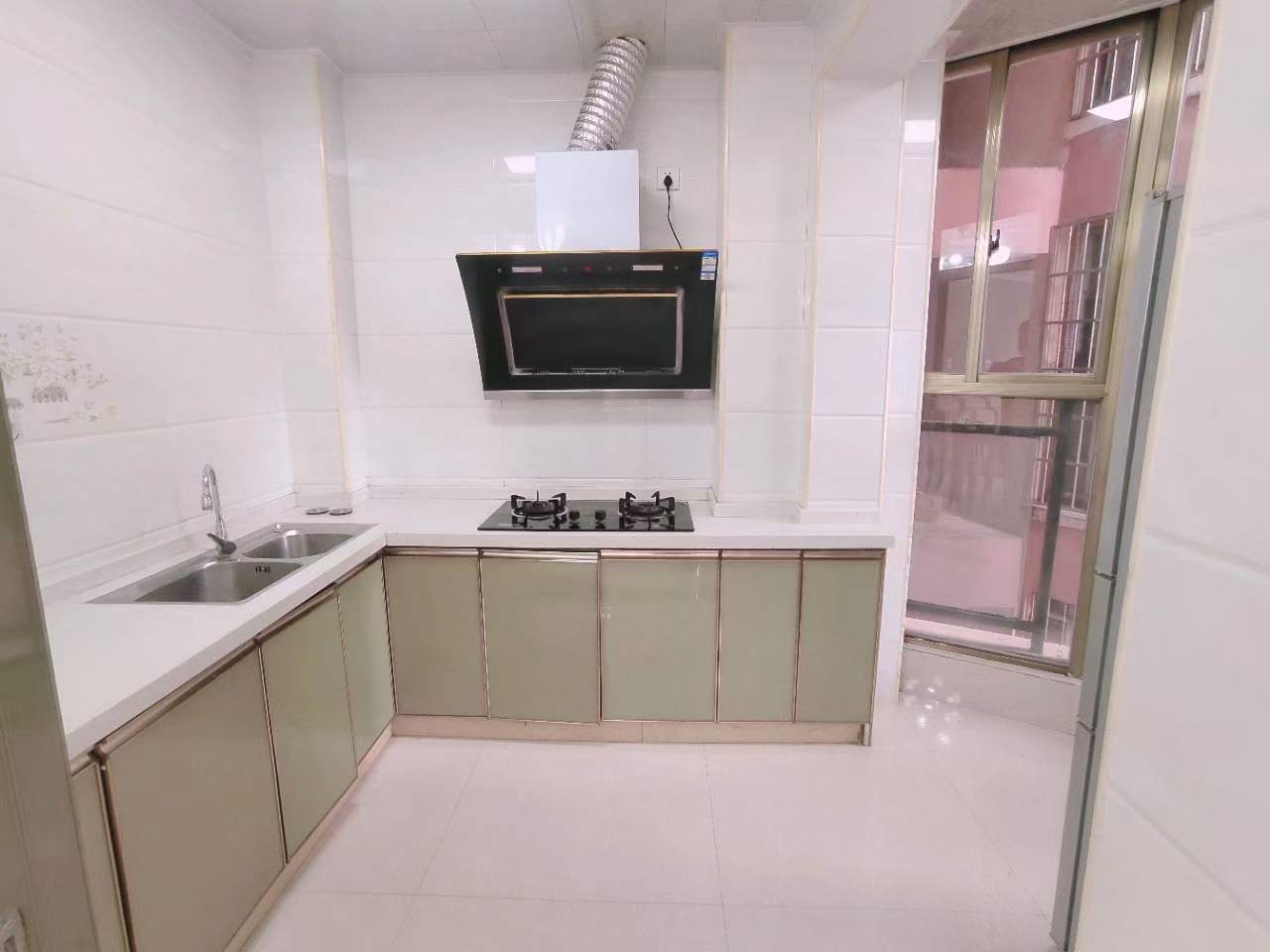 东峰世纪公寓，大两房两厅，全新精装修 85平，35.8万