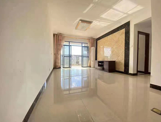 北海名座 面积：85.41平 户型：2房2厅1卫2阳台，售价：5x万