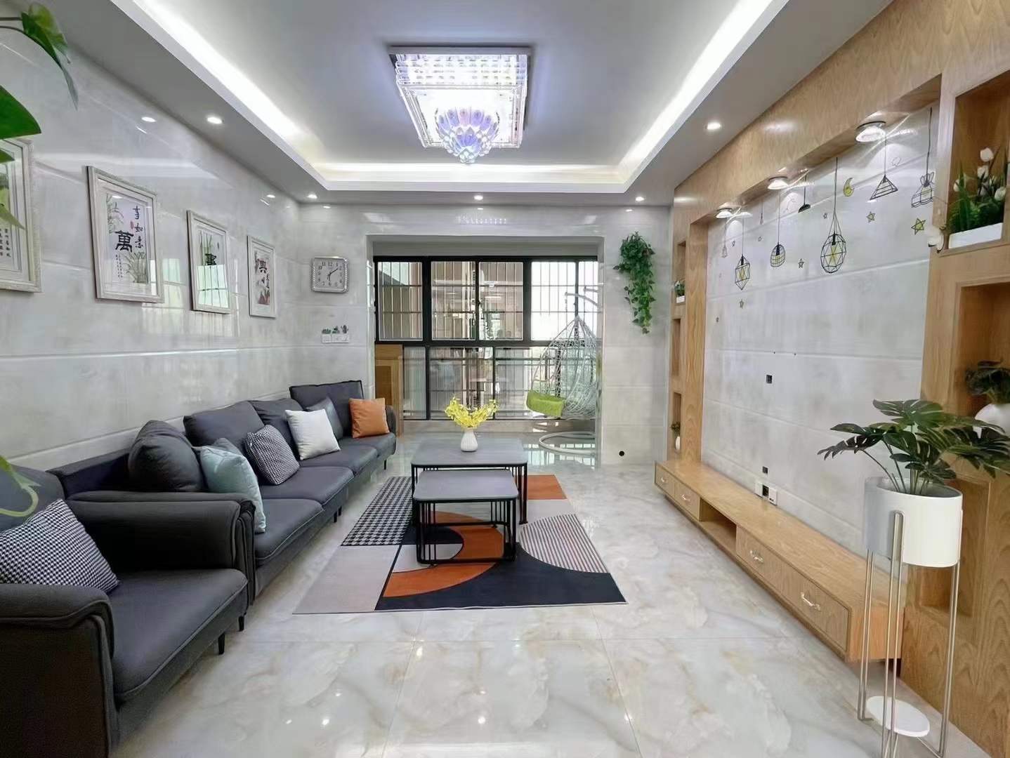 【圣煌广场】4房2厅2卫2阳台，面积123平米，仅售:65.8万