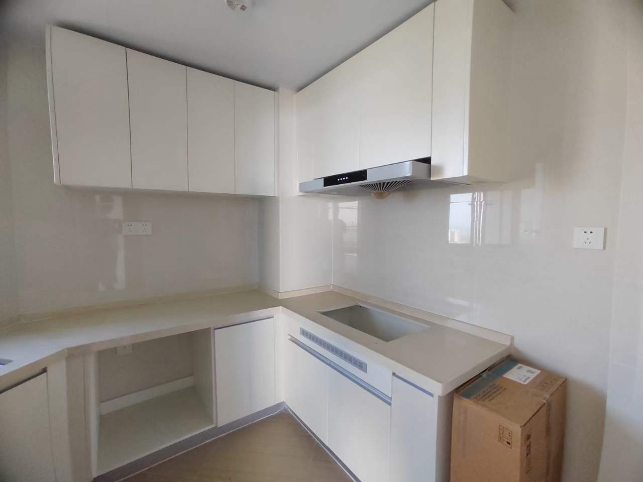 碧桂园一线海景现房，81.58平两房，朝南，售价：55万