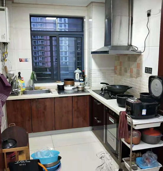 云南路棕榈泉花园公寓大4房，可改5，仅售8X万