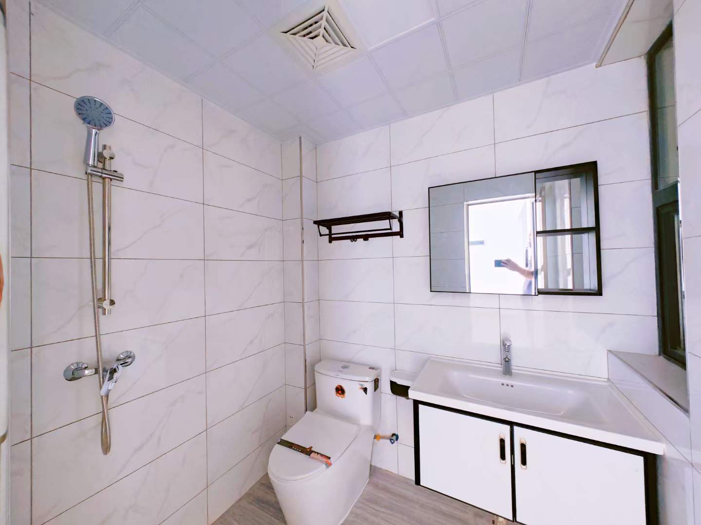 一海华府，精装️房，69.55平，售价：42.8万