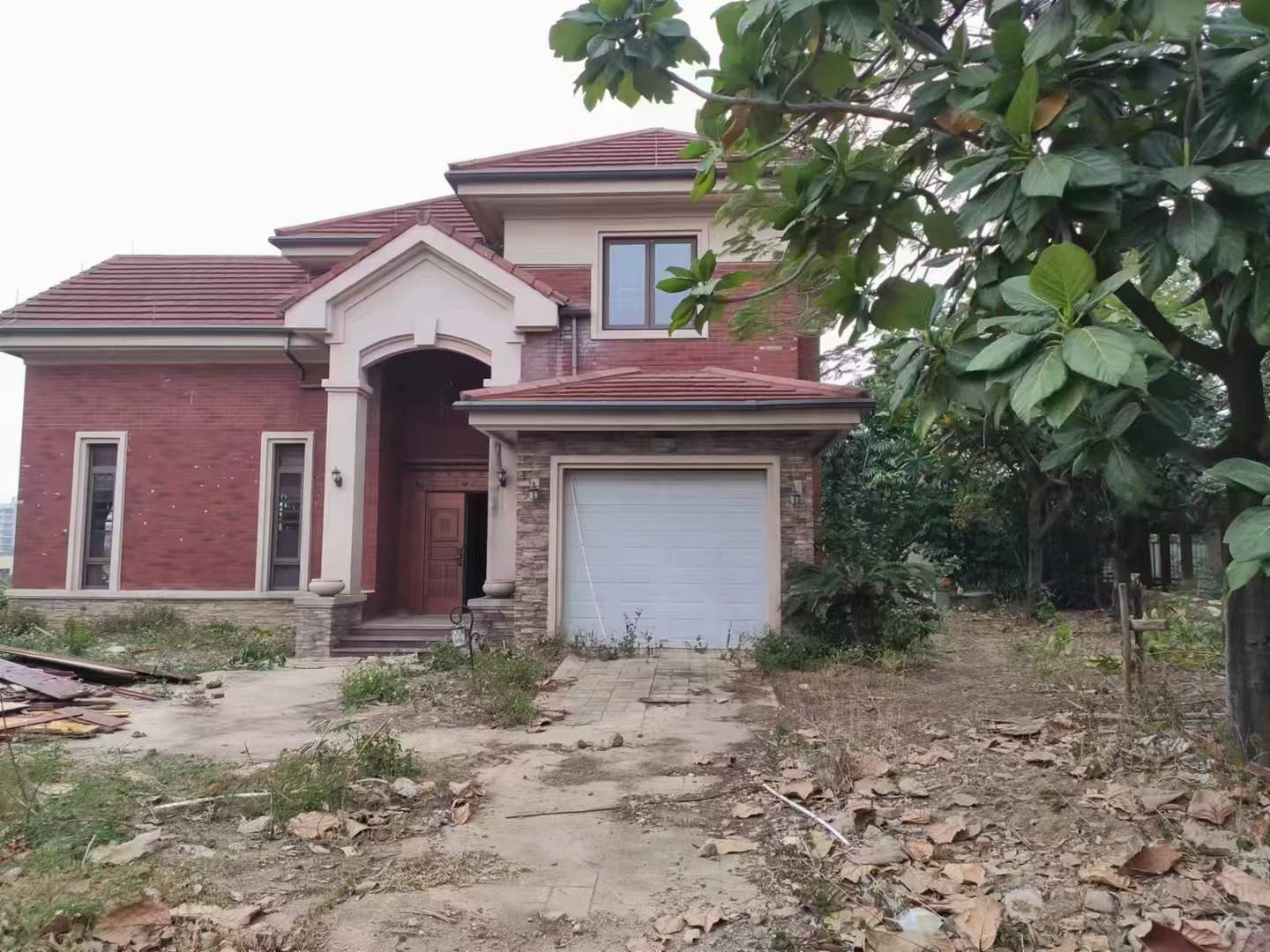 森海豪庭，独栋，水系别墅，占地2.3亩，精装修 350.43平米 1090万元